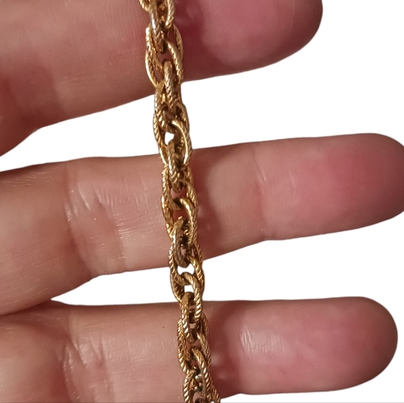 Vintage Trifari Gold Toned Rope Style Necklace Key Style Hang Tag 23 inches - Picture 2 of 3